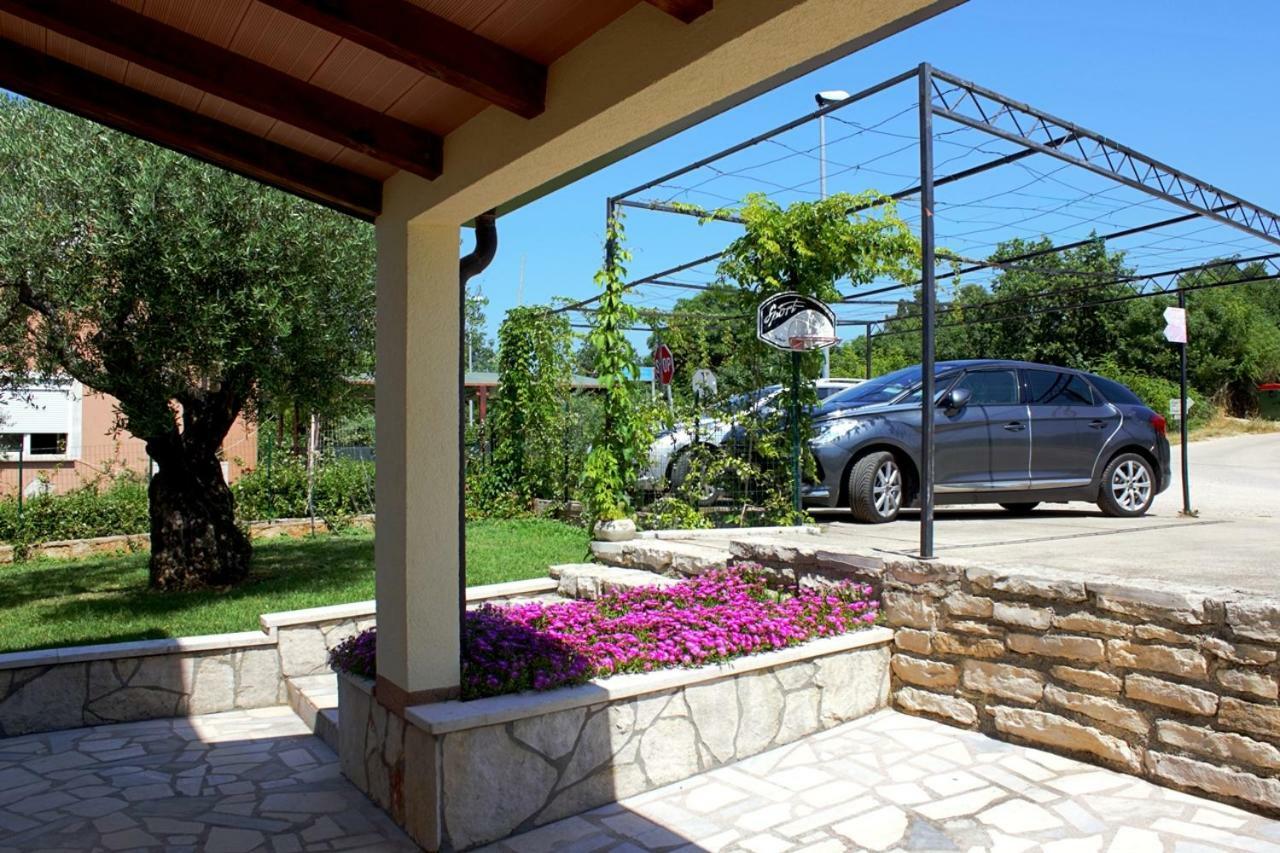 Apartment Kris Umag Exterior photo